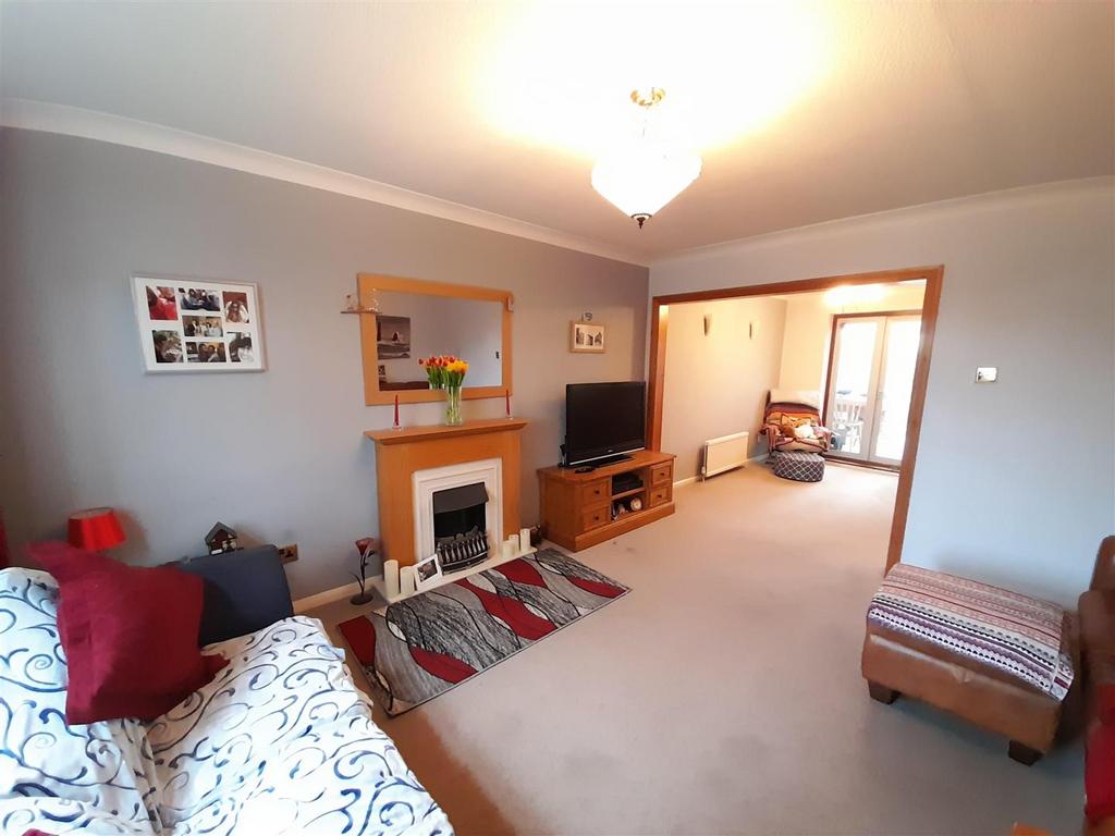 Living dining room.jpg