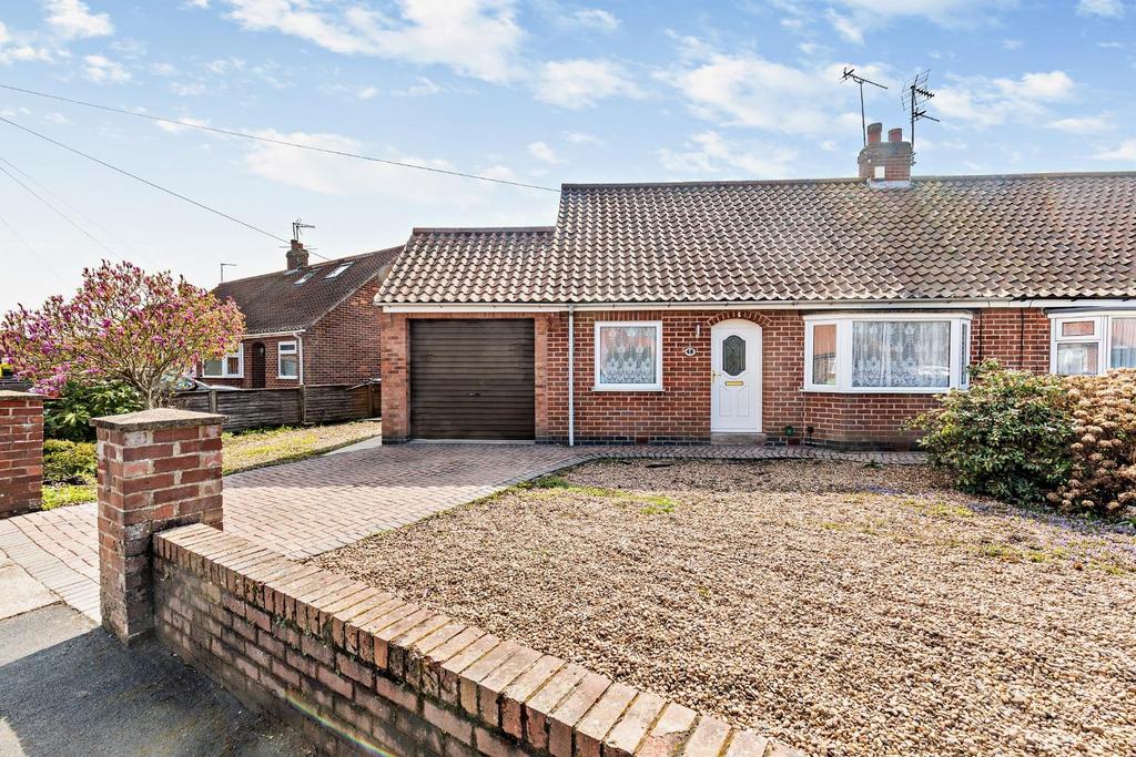 Broome Close, Huntington, York 2 bed semidetached bungalow for sale