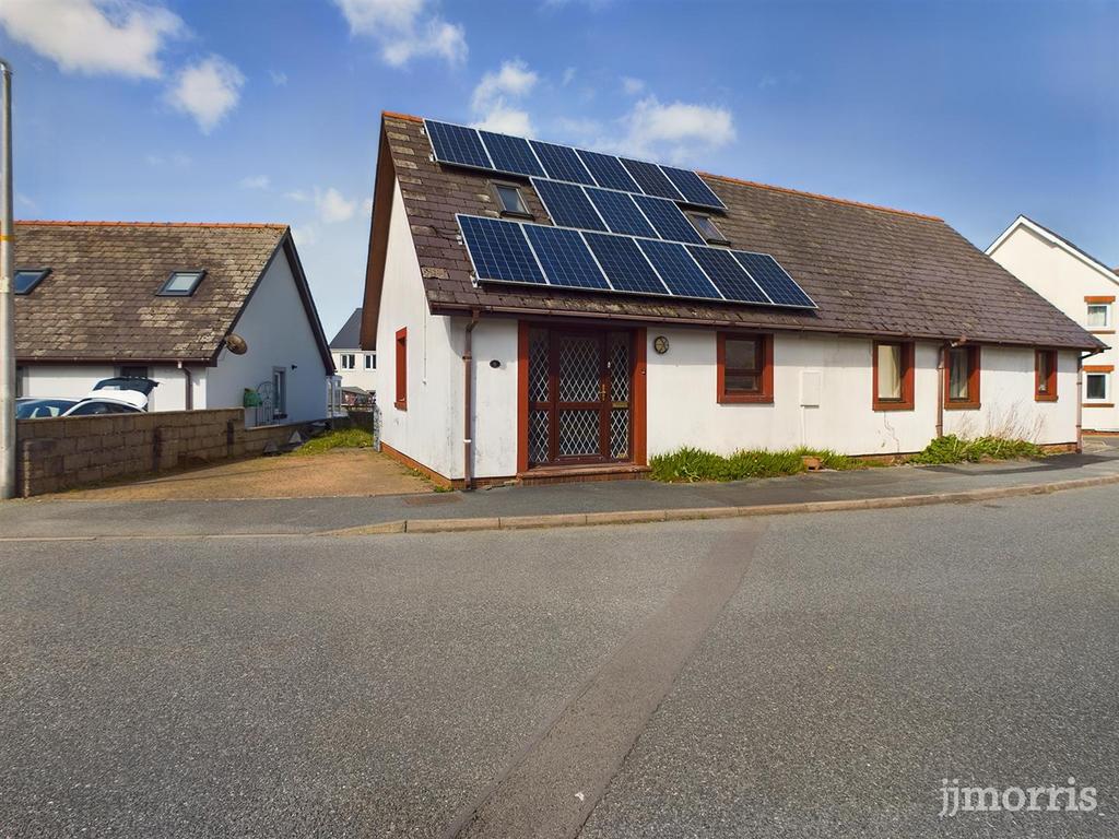 Llain Drigarn, Crymych 3 bed semidetached bungalow for sale £169,950