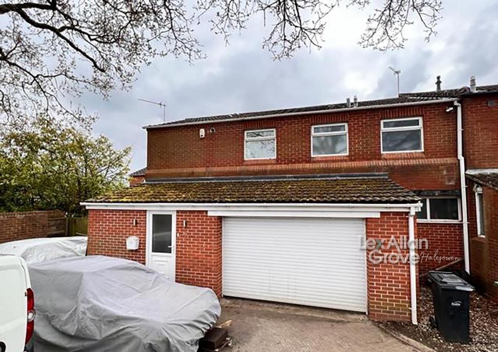 Snowdon Grove, Halesowen 3 bed semidetached house for sale £220,000