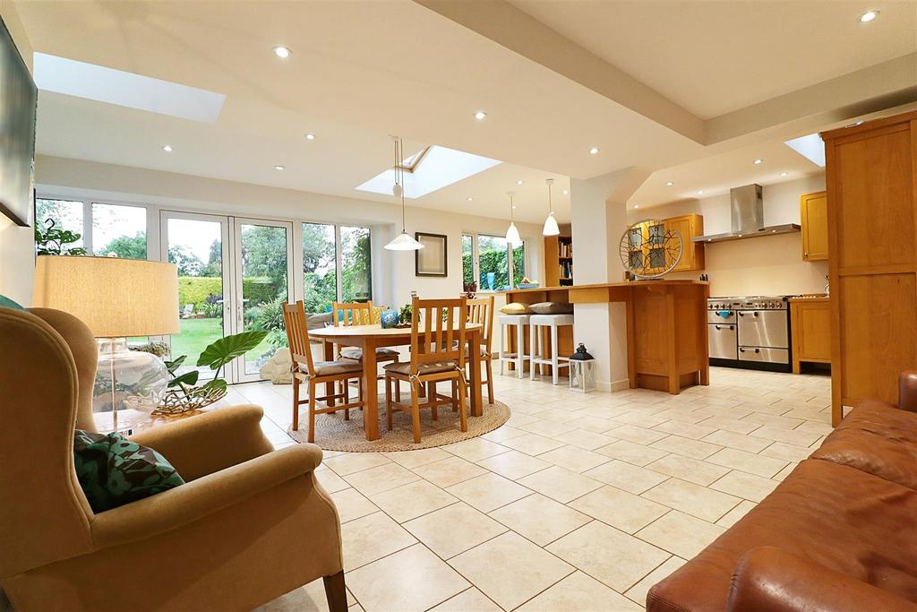 Tranby Lane, Anlaby 5 bed detached house for sale £750,000