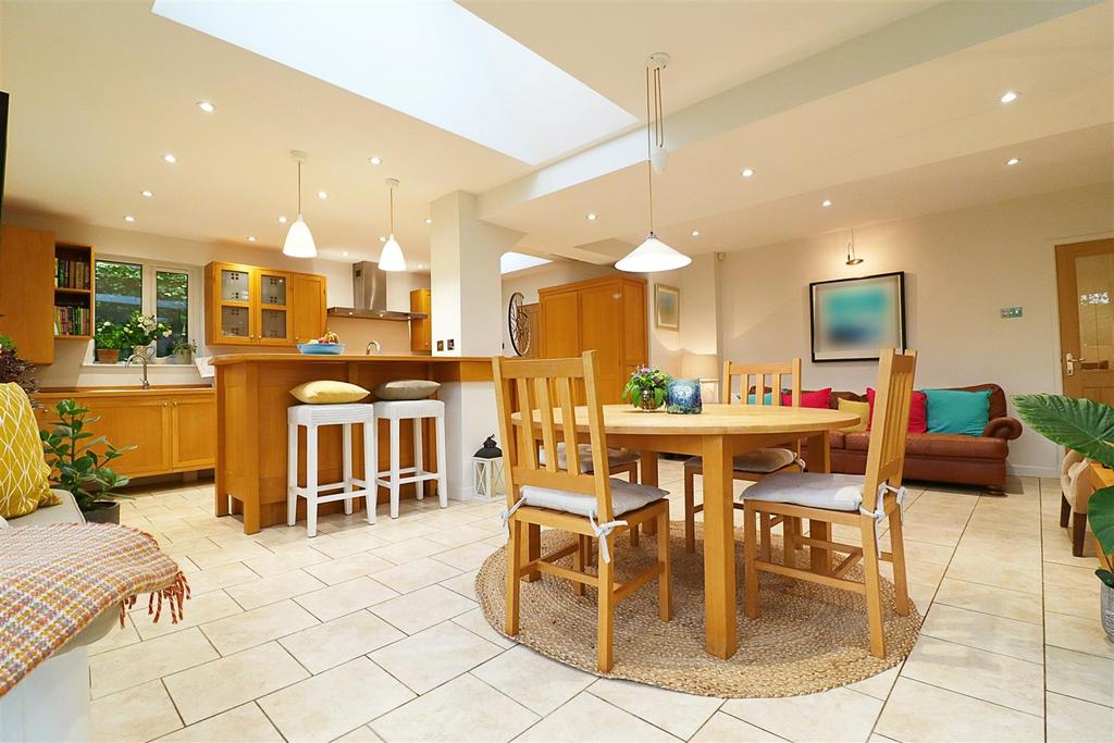 Tranby Lane, Anlaby 5 bed detached house for sale £750,000