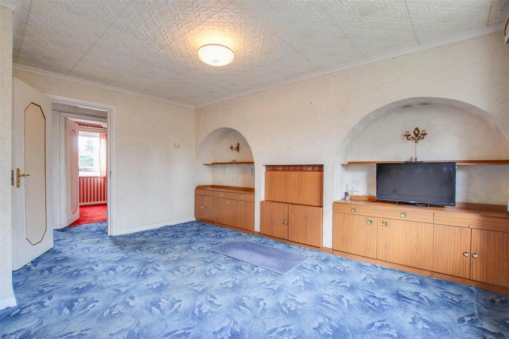 Links Side, Enfield 2 bed flat for sale £300,000