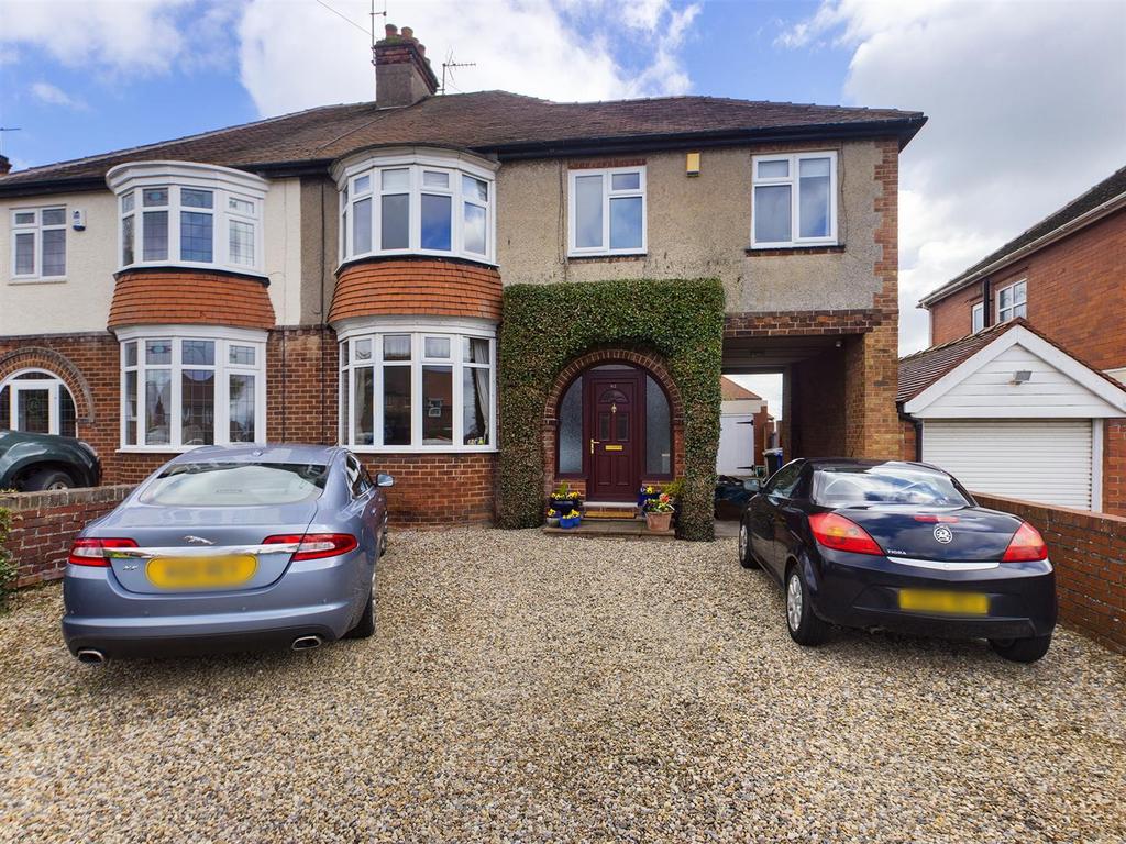 Fortyfoot, Bridlington 4 bed semidetached house £299,950