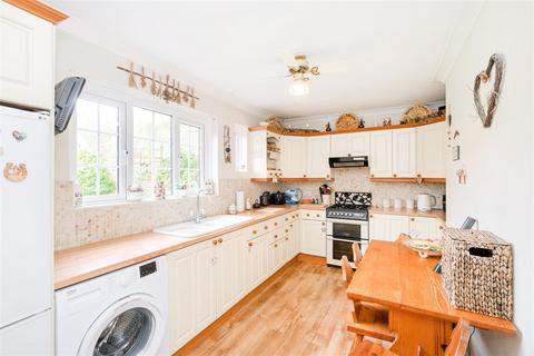 45 Ladyfields, Loughton, IG10 3RP