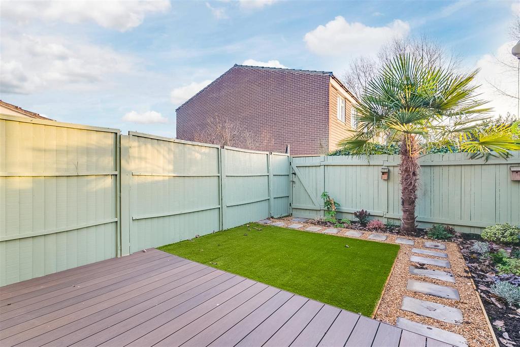 Staveley Gardens, London, W4 3 bed terraced house for sale £599,950