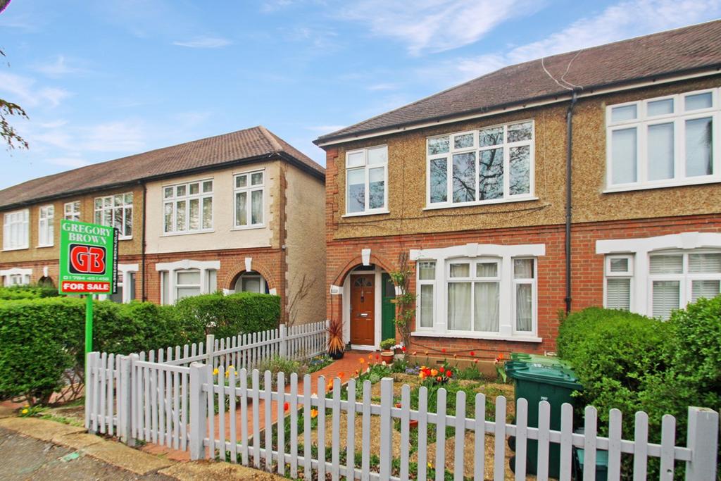 Avondale Avenue, StainesuponThames, TW18 2 bed for sale