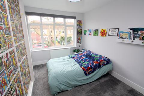 2 bedroom maisonette for sale - Avondale Avenue, Staines-upon-Thames, TW18