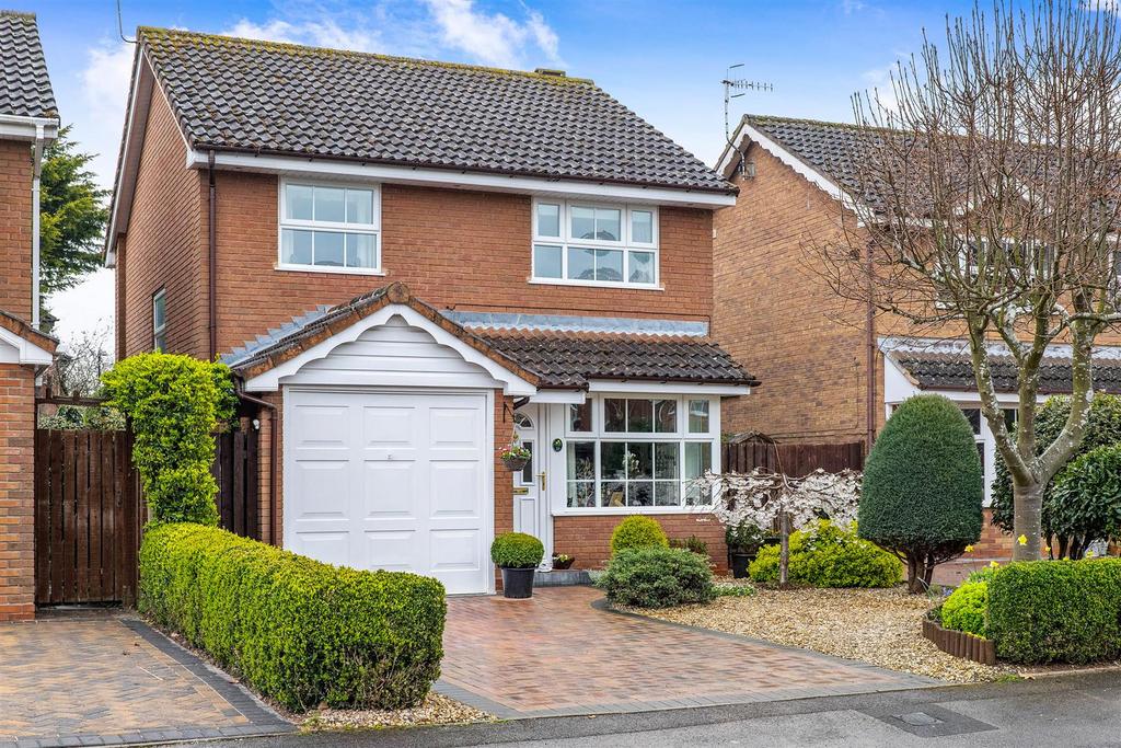 Aintree Road, StratfordUponAvon 3 bed detached house for sale £435,000