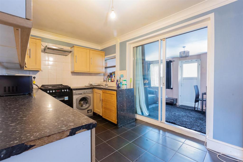 Lancaster Avenue, Slough 3 bed terraced house £400,000