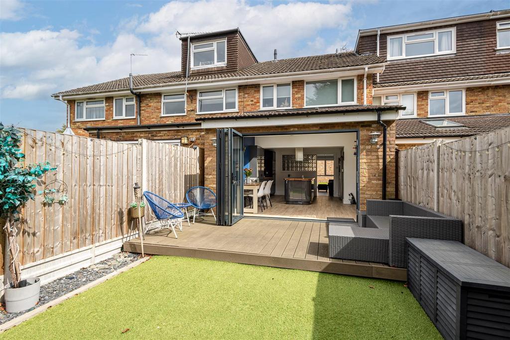 Beauchamp Gardens, Mill End, Rickmansworth 3 bed terraced house for