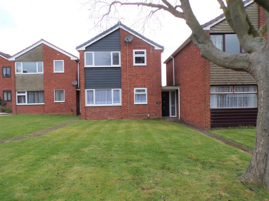 Fernwood Drive, Rugeley 3 bed link detached house £199,995