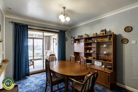 59 Stonecross Drive, Sprotbrough, Doncaster, DN5 7QH