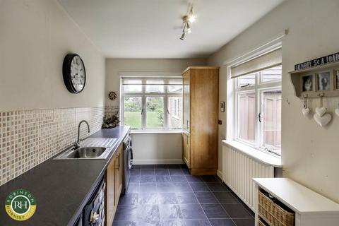 156 Bawtry Road, Bessacarr, Doncaster, DN4 7BT
