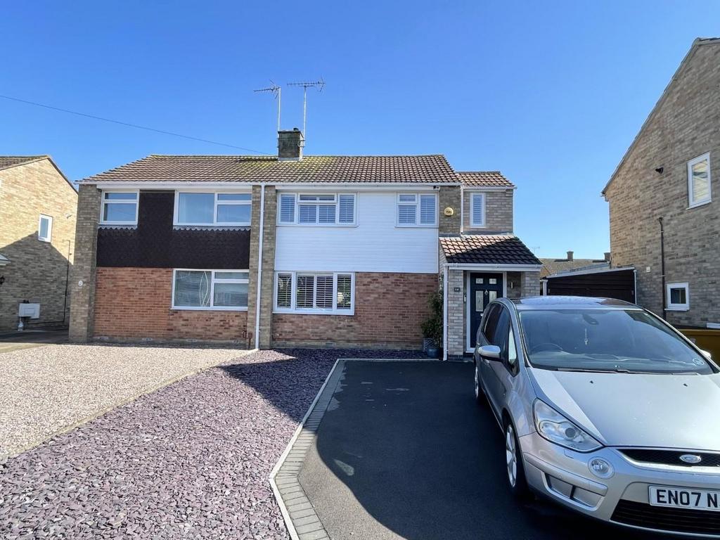 Langton Close,Hucclecote, Gloucester 3 bed semidetached house £340,000