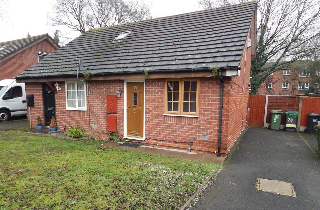 Hawkesbury Close, Redditch 1 bed semidetached bungalow £650 pcm (£