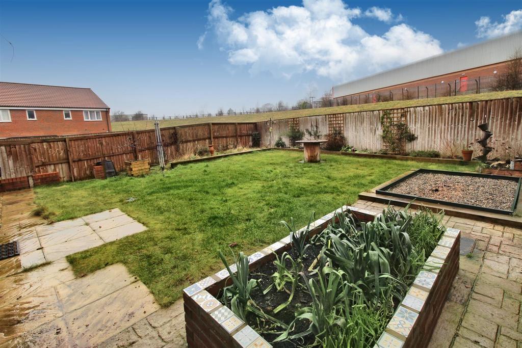 Lidgett Road, Mapplewell, Barnsley 4 bed detached house to rent £
