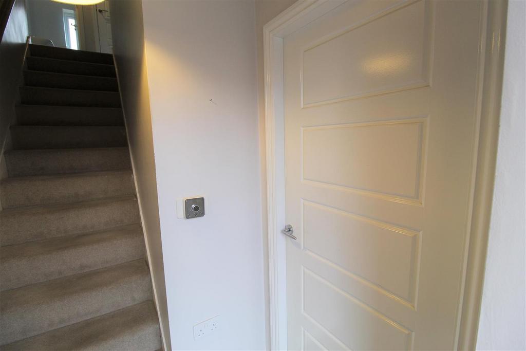 Lidgett Road, Mapplewell, Barnsley 4 bed detached house to rent £