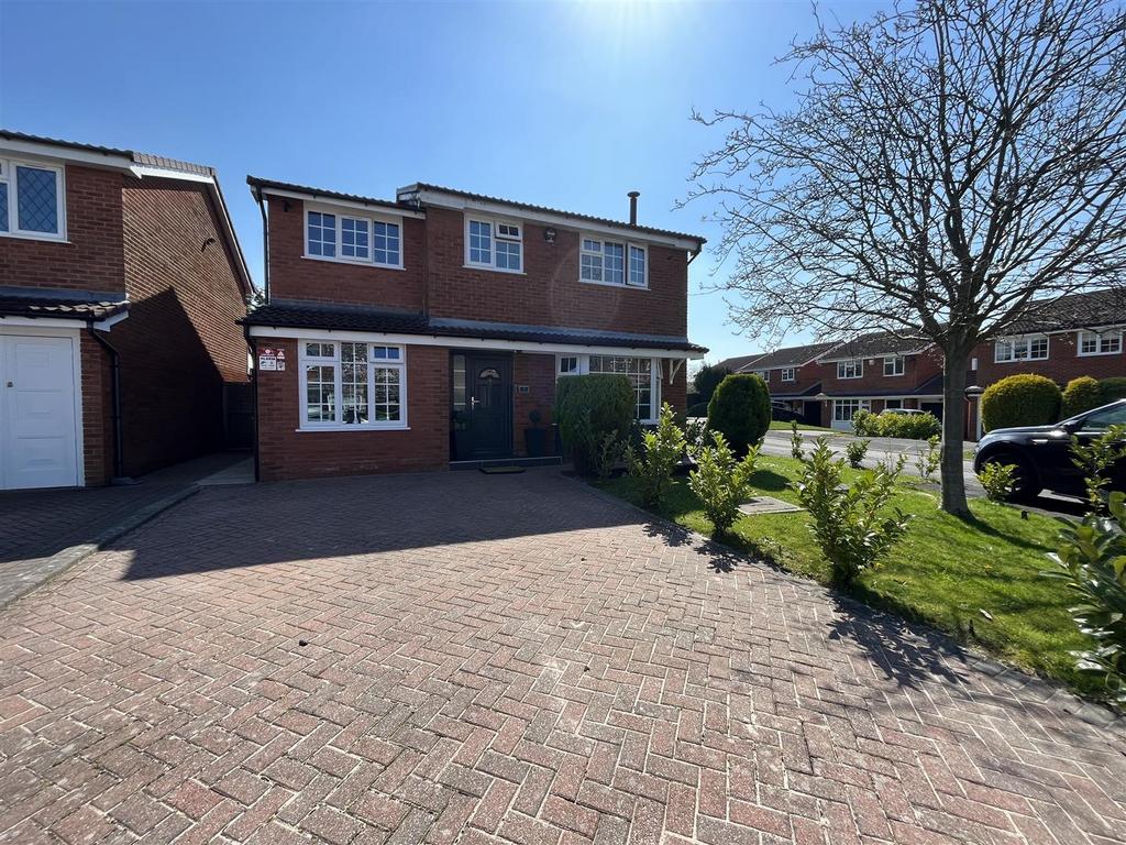 Turnberry Drive, Wilmslow 5 bed detached house £639,950