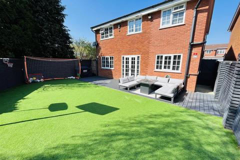7 Turnberry Drive, Wilmslow, SK9 2QW