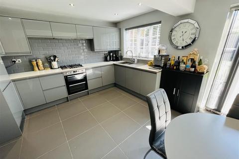 7 Turnberry Drive, Wilmslow, SK9 2QW