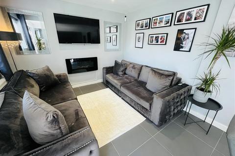 7 Turnberry Drive, Wilmslow, SK9 2QW