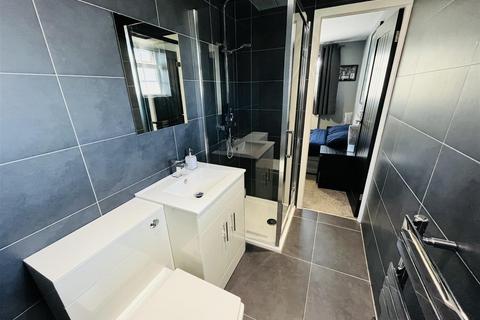 7 Turnberry Drive, Wilmslow, SK9 2QW