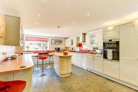 3 bedroom semi-detached house for sale - Sea Lane, Goring-By-Sea