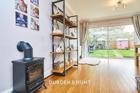 14 Digby Walk, Hornchurch, RM12 6NH