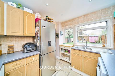 14 Digby Walk, Hornchurch, RM12 6NH