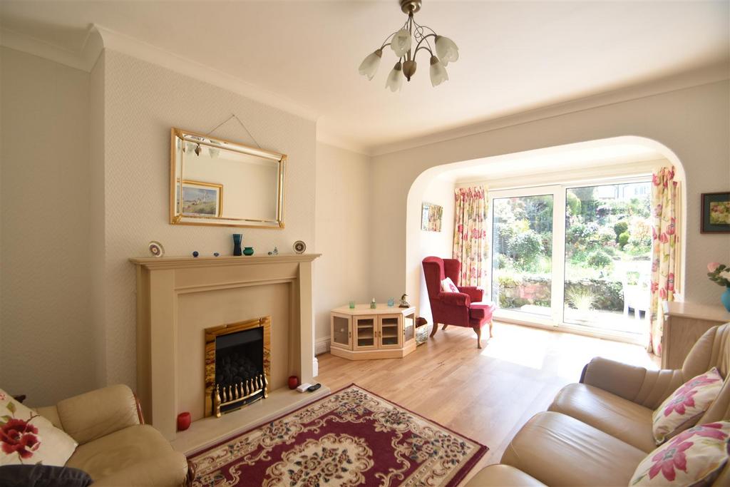 25 Woodfield Road, Shrewsbury, SY3 8HZ 3 bed semidetached house for