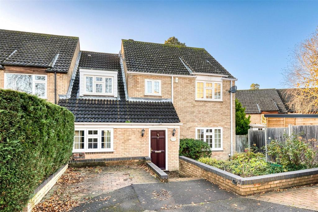 Frobisher, Bracknell, Berkshire, RG12 4 bed link detached house £525,000