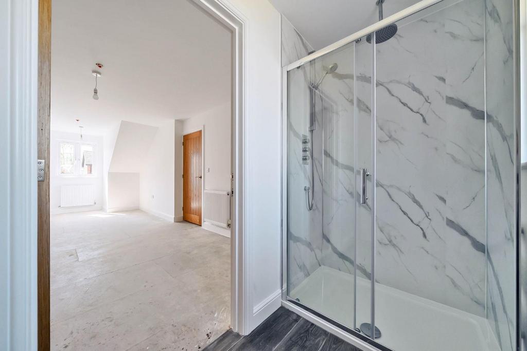 Bed 2 Ensuite.jpg