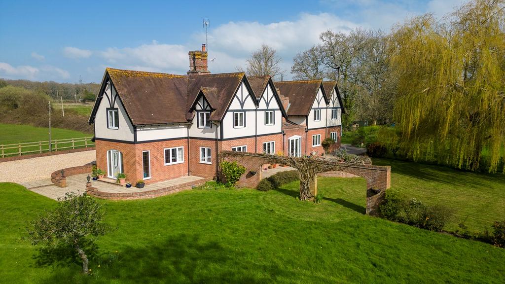 Sandleheath, Fordingbridge, SP6 6 bed character property for sale £1,885,000