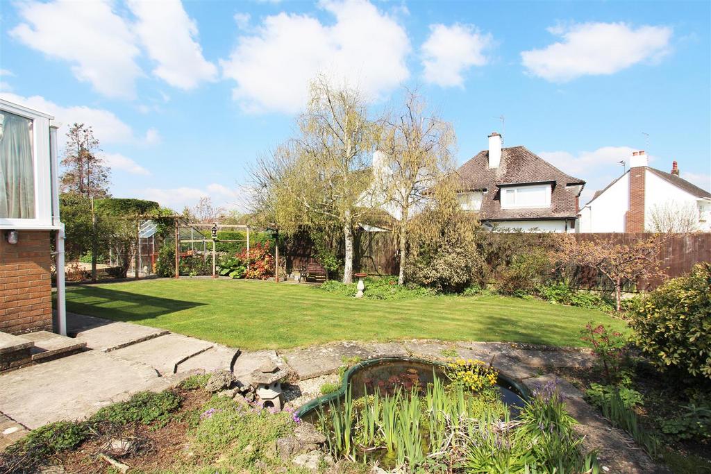 Derwent Grove, Keynsham, Bristol 3 bed detached bungalow for sale £