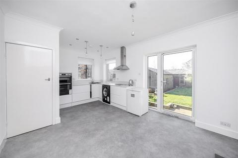 3 bedroom semi-detached house for sale - Reinwood Avenue, Reinwood, Huddersfield