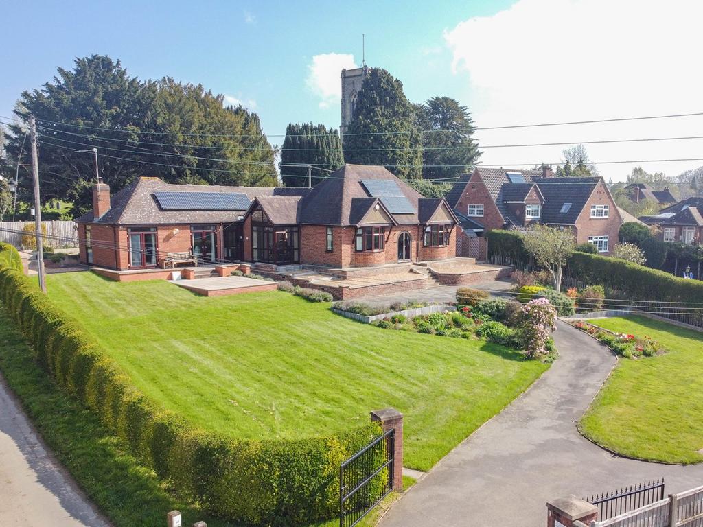 Church Hill, Stretton on Dunsmore, Rugby, CV23 3 bed detached bungalow