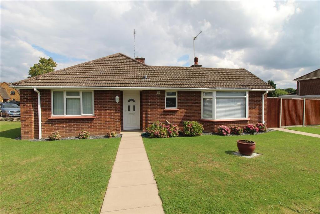 Benhall, Cheltenham 2 bed semidetached bungalow £1,300 pcm (£300 pw)