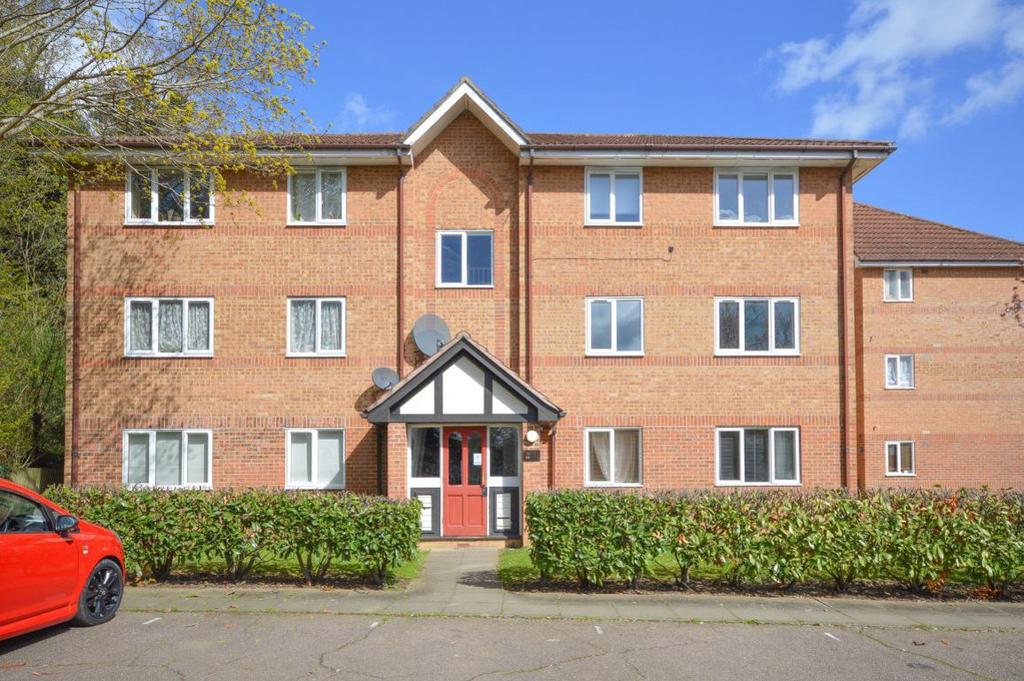 Woodland Grove, Epping 1 bed apartment £1,200 pcm (£277 pw)