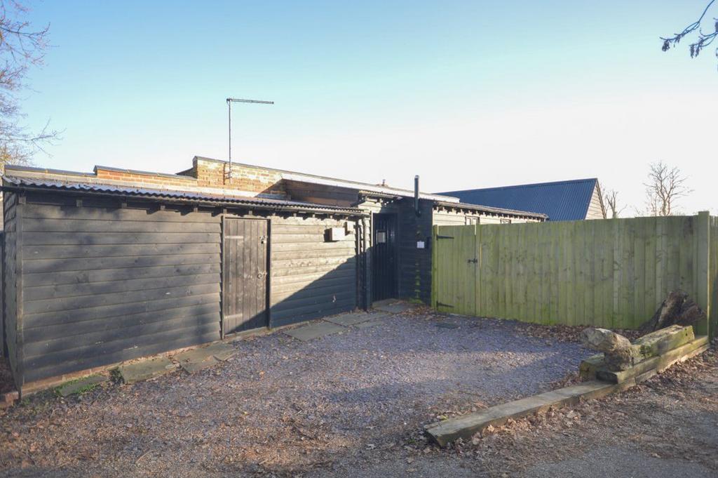 Dane O Coys Road, Stortford 2 bed barn conversion £1,500 pcm