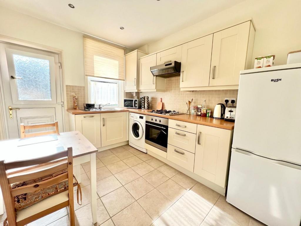 Smith Road, Stocksbridge, Sheffield... 2 bed terraced house £580 pcm