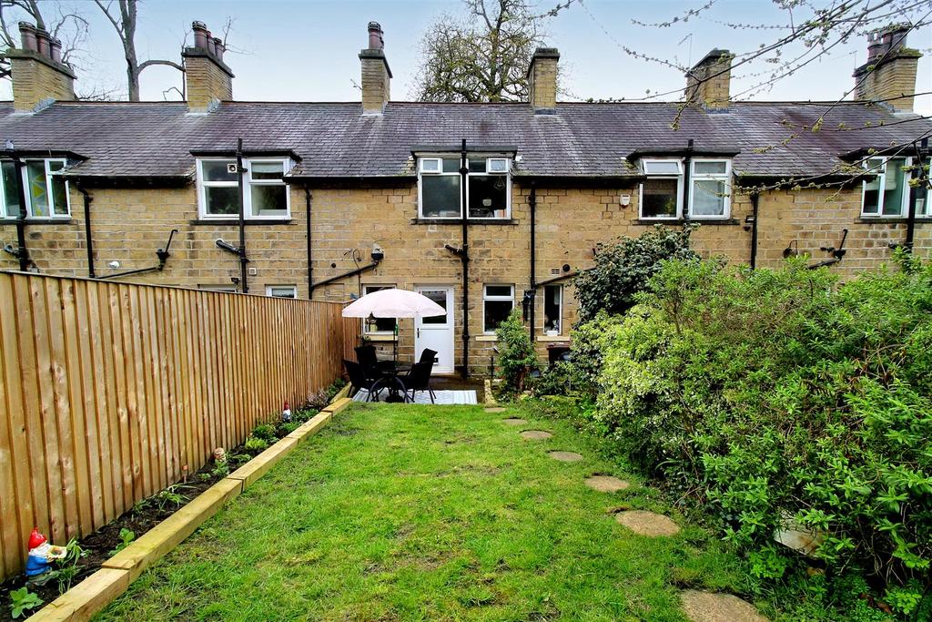 Meltham Road, Huddersfield, HD4 7BQ 2 bed terraced house £145,000