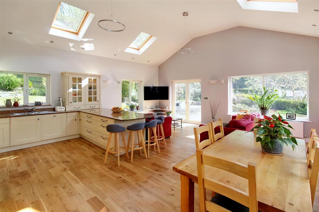 Hawthorne Close, Fenay Bridge, Huddersfield, HD8 0BR 4 bed detached