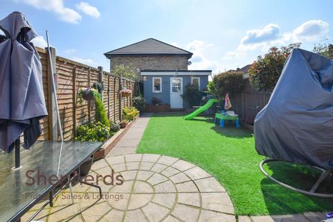 8 Cunningham Road, Cheshunt, Waltham Cross, EN8 0LG