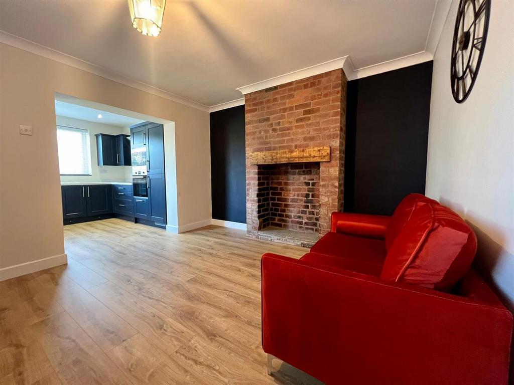 Clarkson Avenue, Chesterfield 2 bed semidetached house £795 pcm (£