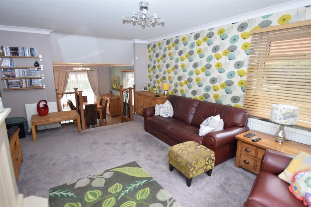 Stepney Road, Scarborough 3 bed detached house £1,100 pcm (£254 pw)