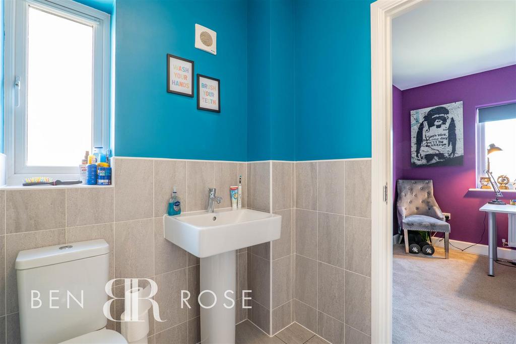 Jack &amp; Jill Ensuite