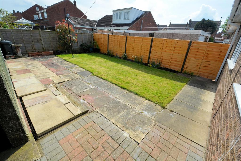 Dane Avenue, Thorpe Willoughby, Selby 2 bed semidetached bungalow £