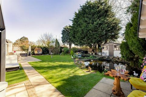 4 bedroom semi-detached house for sale, Epping Road, Epping Green.