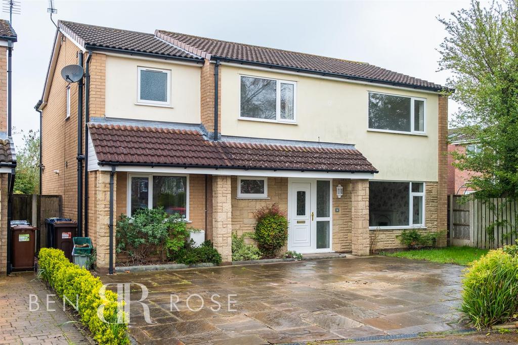 Wheatfield, Leyland 5 bed detached house for sale £360,000